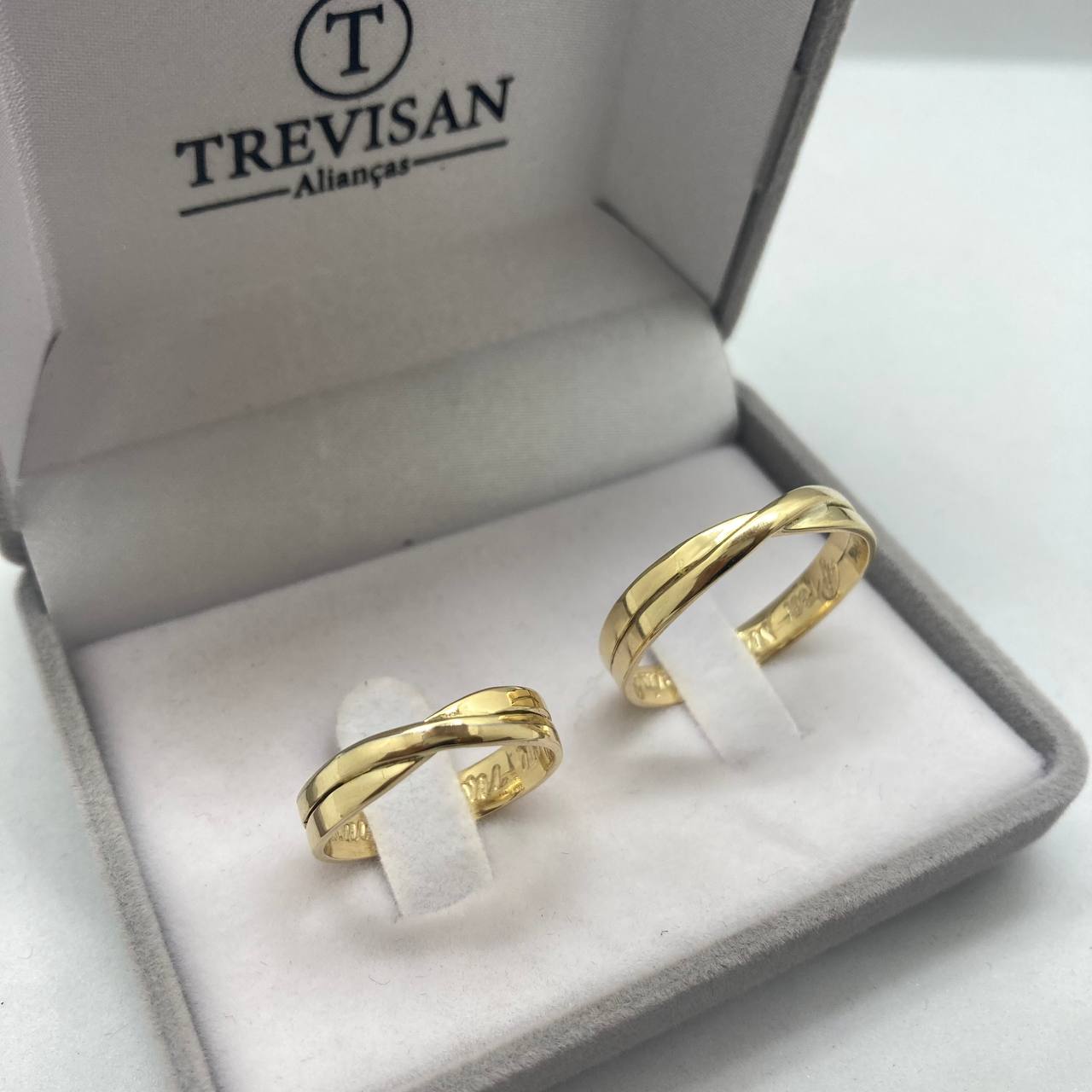 Par de Aliança Noivado/Casamento Ouro 750/18k - Tangled 5mm Polida + Anel Brinde
