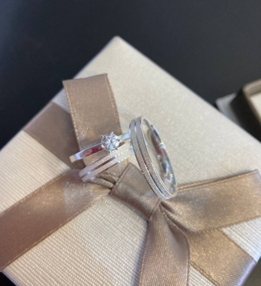 Par de Aliança Namoro em Prata 950 - Dália Less 3mm Reta Diamantada + Anel Brinde