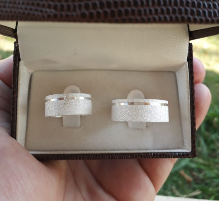 Par de Aliança Namoro em Prata 950 - Capo 8mm Reta Diamantada + Anel Brinde