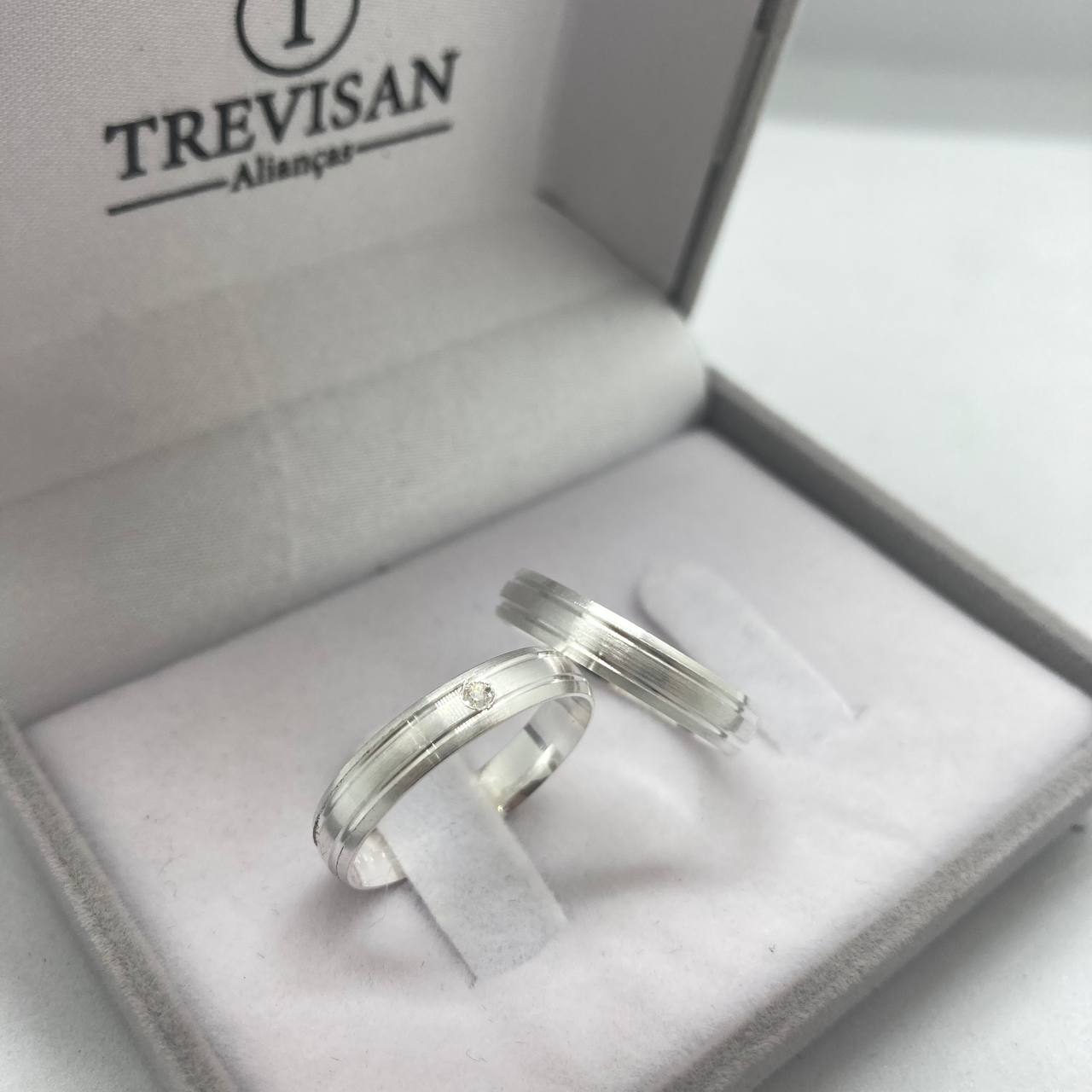 Par de Aliança Namoro em Prata 950 - Bisou Abaulada 4mm Acetinada + Anel Brinde